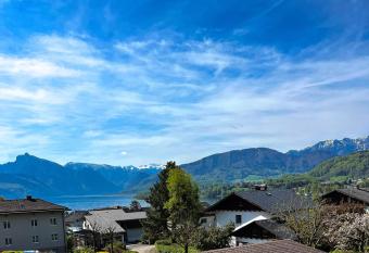 Lakeside Traunsee Apartment allows 18 year olds to book a room