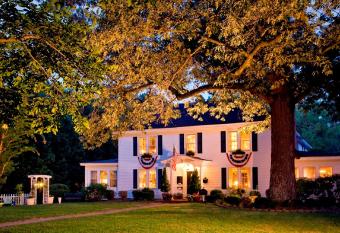 A Williamsburg White House Inn allows 18 year olds to book a room
