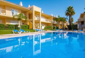 Stela s House - Alojamento Local allows 18 year olds to book a room