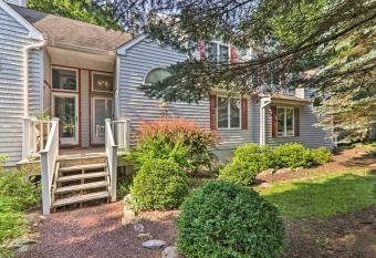 Beautiful Townhome w/ balcony has Balcony rooms