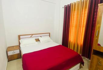 Blue sky homstay has rooms with a private hot tub