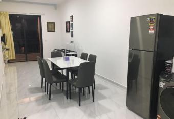 Azin Ramli Residence has rooms with a private hot tub