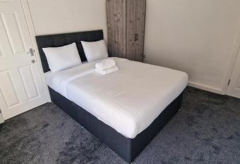 APARTMENT IN CENTRAL BARNSLEY allows 18 year olds to book a room