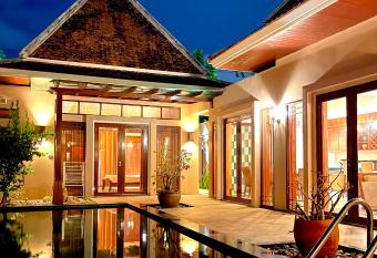       warmThai has rooms with a private hot tub