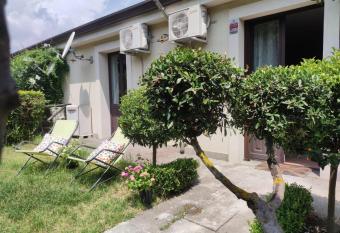 DeSiTeS allows 18 year olds to book a room