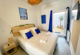 Le Santorini - centre ville & terrasse priv  e has Balcony rooms