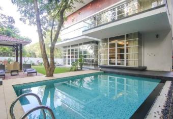 Elivaas Dahlia Luxe 4BHK Villa with Pvt Pool near Baga allows 18 year olds to book a room
