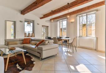 Beau Duplex avec jardin et vue has Balcony rooms