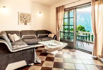 Villa Chantal has Balcony rooms