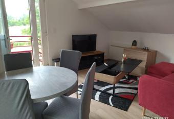 La ch  vrerie has rooms with a private hot tub