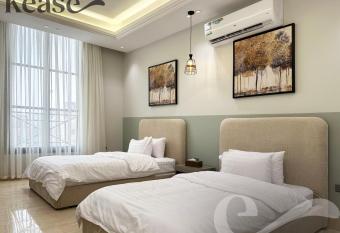 Kease Qirwan A-10 Black Opal GX18 has rooms with a private hot tub