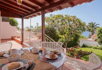 Apartment with garden - Casa Frangipani allows 18 year olds to book a room