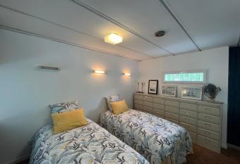 Hang Art has rooms with a private hot tub