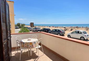 Frontemare allows 18 year olds to book a room