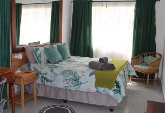 Bush Lilly Cottage has Balcony rooms