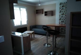 Chaillot 6 allows 18 year olds to book a room