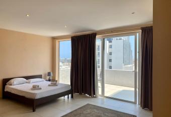 Malta Paradise Guest House has rooms with a private hot tub