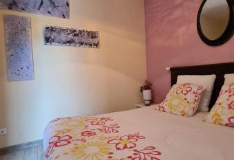 La Fraise has Balcony rooms