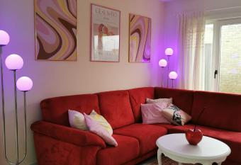 Izzy s Rainbow House has Balcony rooms