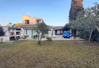 LA CA  DI CARLO LUNGO has Smoking rooms