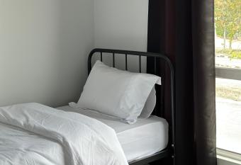 Be Right Back Homestay allows 18 year olds to book a room