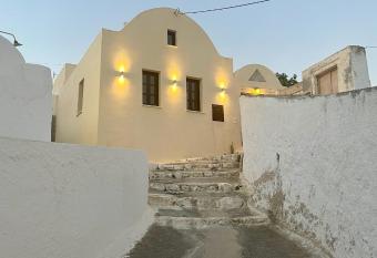 Santorini Villa in Megalochori has Balcony rooms