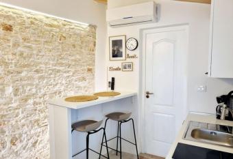 Stone House Mate has Balcony rooms