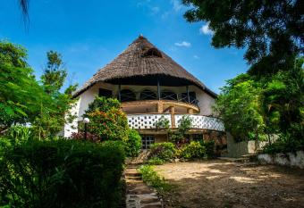 African cottage has Balcony rooms