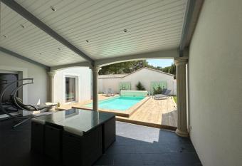 Super villa    la plage has Balcony rooms