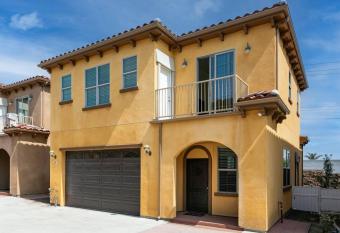 BRAND NEW - Cozy, Central, Private, All Amenities has Balcony rooms