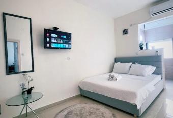 Estrela Mares Haifa allows 18 year olds to book a room