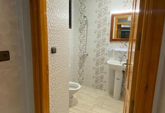 (null) has rooms with a private hot tub