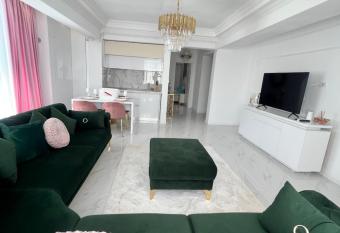 Two Zig Zag Apartament has rooms with a private hot tub