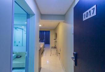 HOTEL GARVEY FLAT 1017 allows 18 year olds to book a room