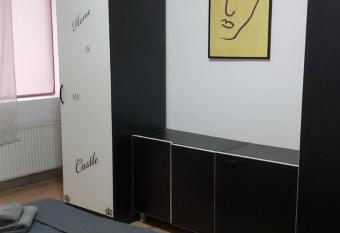 Vera Cica has Balcony rooms