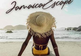 Private Studio Bungalow w/ Free WiFi & hot water allows 18 year olds to book a room