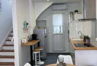 La Petite Maison allows 18 year olds to book a room