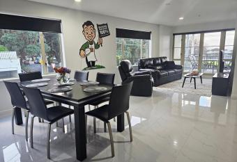 Themed, Renovated, Heart of Kelburn Central! has Balcony rooms