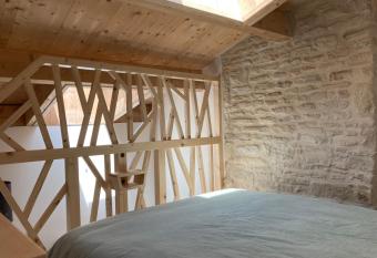 Le refuge des bateliers has Balcony rooms