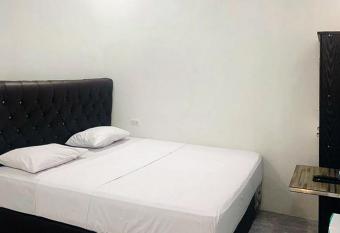 RedDoorz Syariah @ Binjai Timur allows 18 year olds to book a room