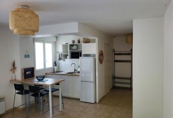 Studio bord de mer station balneaire saint-marc-sur-mer / proche pornichet - La Baule has Balcony rooms