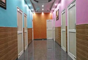 OYO 81431 Hotel Yatra allows 18 year olds to book a room