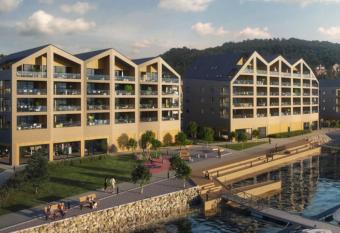 Nydelig perle rett ved fjorden allows 18 year olds to book a room