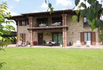 B&B CASA BELLA COMBA has Balcony rooms