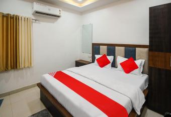 OYO Flagship 81534 Hotel New Happy Hours allows 18 year olds to book a room