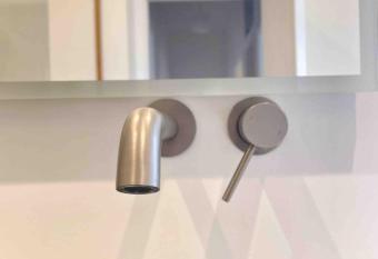 unparalleled comfort and bliss, 5 mins to airport has rooms with a private hot tub