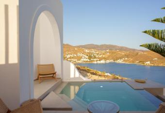 Ios Seaside house with sunset view and small pool has Balcony rooms