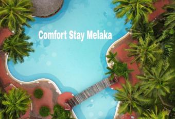 Comfort Stay Melaka has rooms with a private hot tub