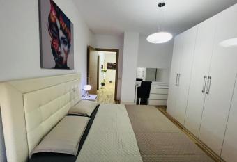 RADIANCE APARTAMENT has rooms with a private hot tub