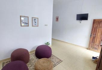 Rumah 72m2 Dengan 2 Kamar Tidur di Pusat Kota Jogjakarta Romeesa House has Balcony rooms